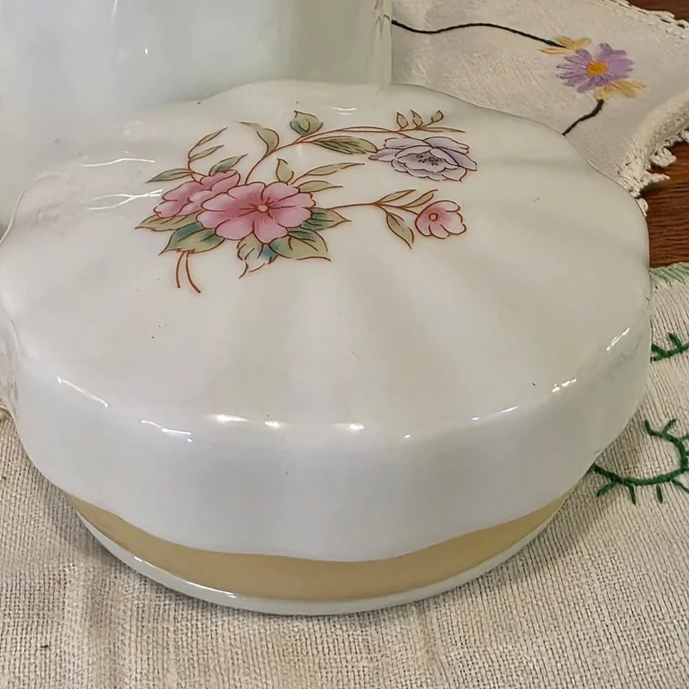 CLEARANCE 💲6️⃣ Porcelain Tea Jar‎ Spoon Floral Design Lidded Container Feminine